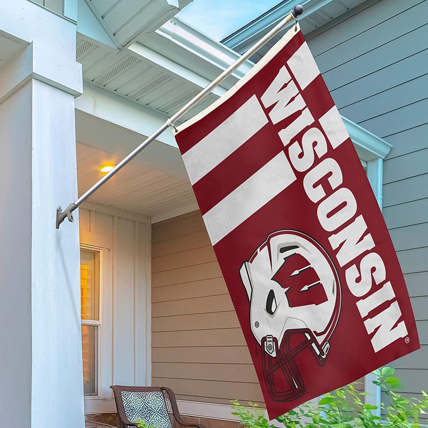 University of Wisconsin Badgers Flag Banner 3x5 Feet Metal Grommets Helmet Design