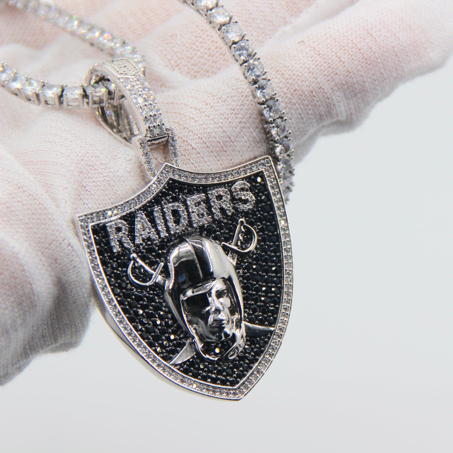 Las Vegas Emblem Pendant Necklace – Perfect Gift for True Las Vegas Fans