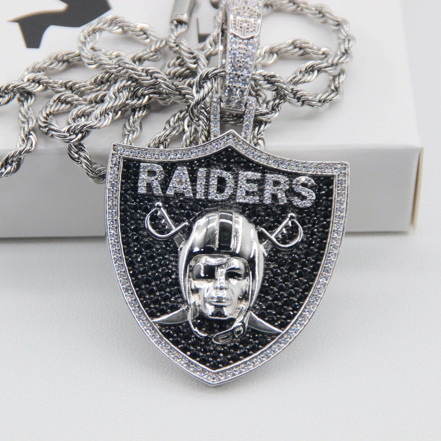 Las Vegas Emblem Pendant Necklace – Perfect Gift for True Las Vegas Fans