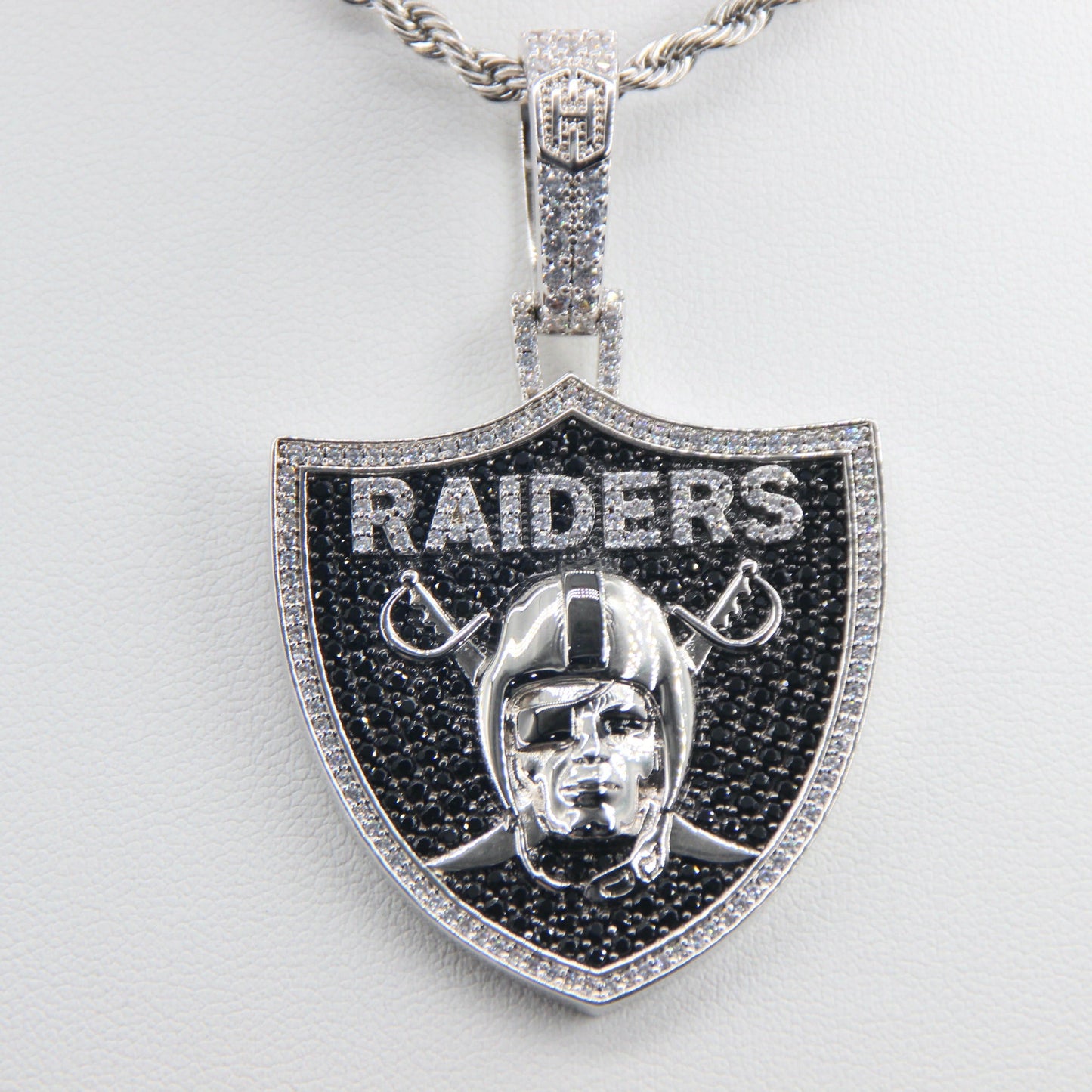Las Vegas Emblem Pendant Necklace – Perfect Gift for True Las Vegas Fans