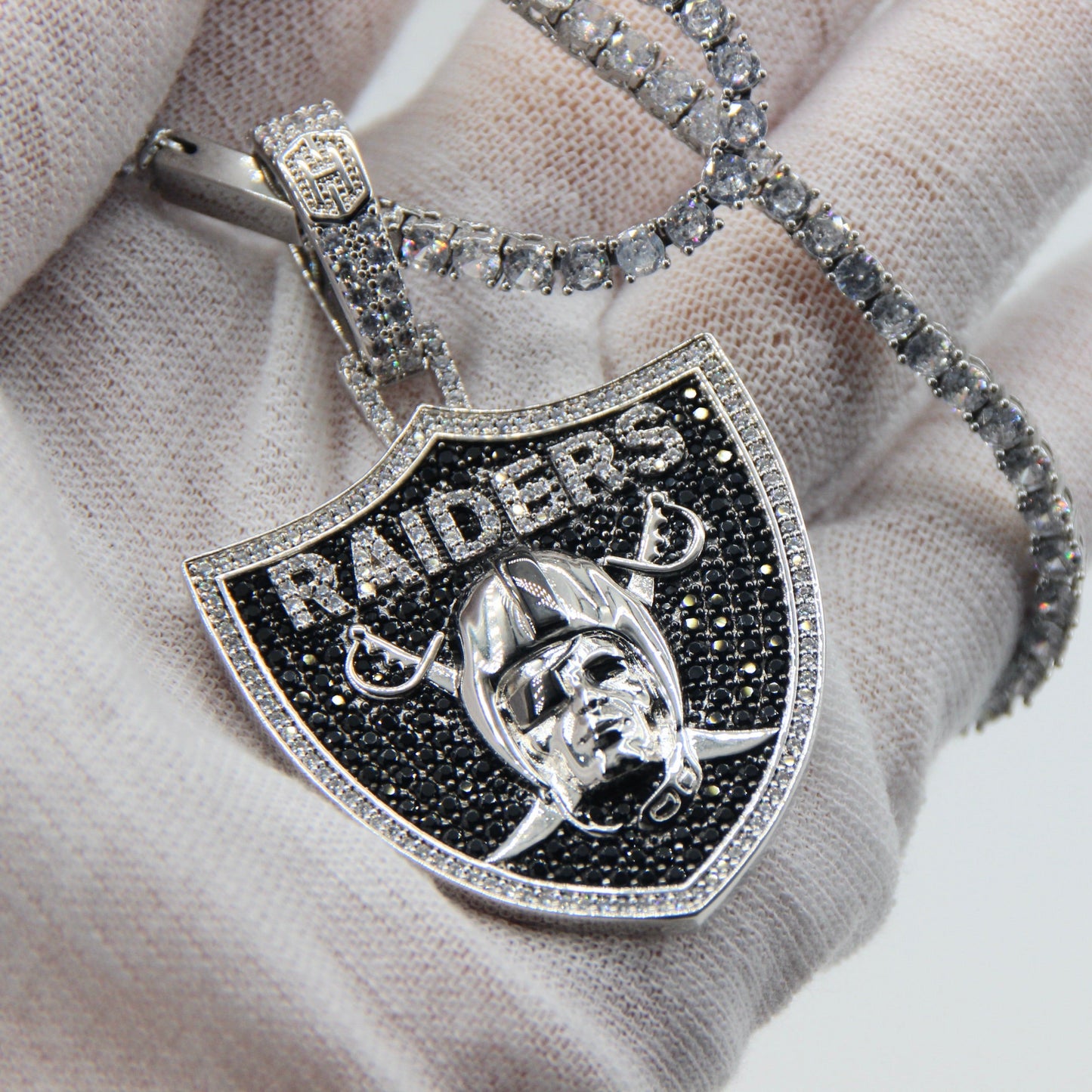 Las Vegas Emblem Pendant Necklace – Perfect Gift for True Las Vegas Fans