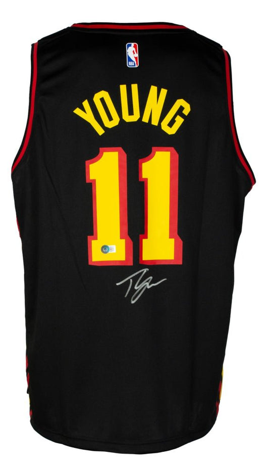 Trae Young Signed Hawks Fanatics Jersey (Beckett) Beckett Witnessed